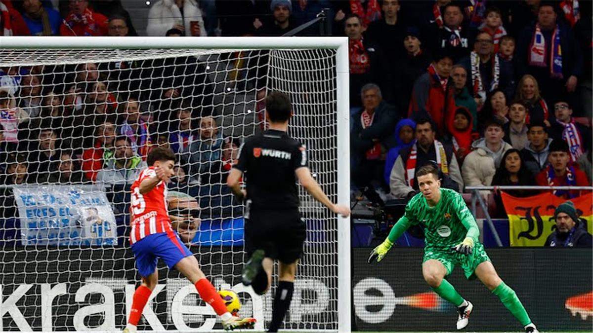 ألفاريز يسجل هدف أتلتيكو مدريد الأول أمام برشلونة (فيديو)