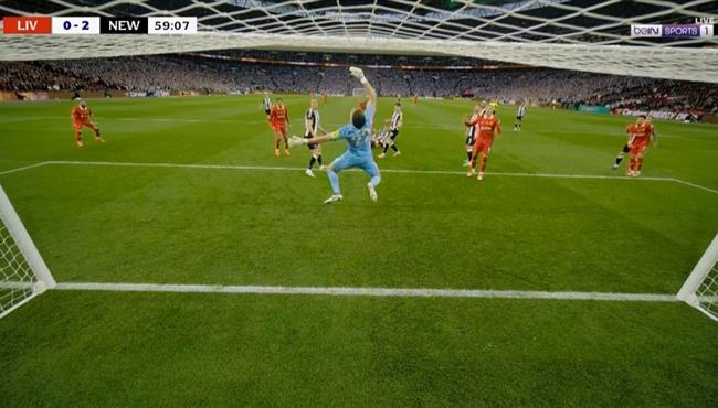 تصدي بوب العالمي يحرم ليفربول من هدف امام نيوكاسل