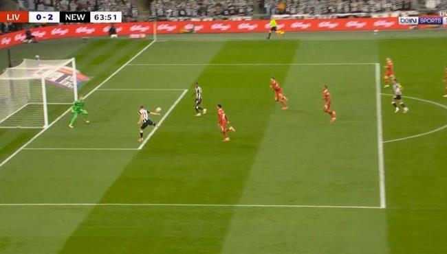 ايساك يهدر هدف محقق امام ليفربول بطريقة غريبة