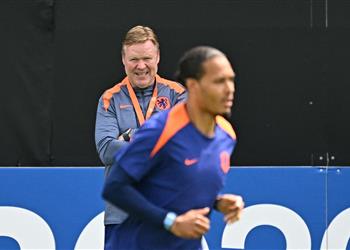 كومان يوجه رسالة غامضة بشأن مستقبل فان دايك مع ليفربول