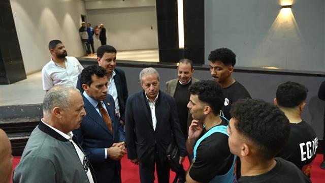 زيزو ووزير الرياضة ومسؤولي اتحاد الكرة