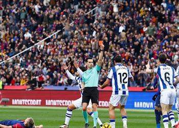 فيديو داني أولمو يتسبب في طرد لاعب ريال سوسيداد بالدوري الإسباني