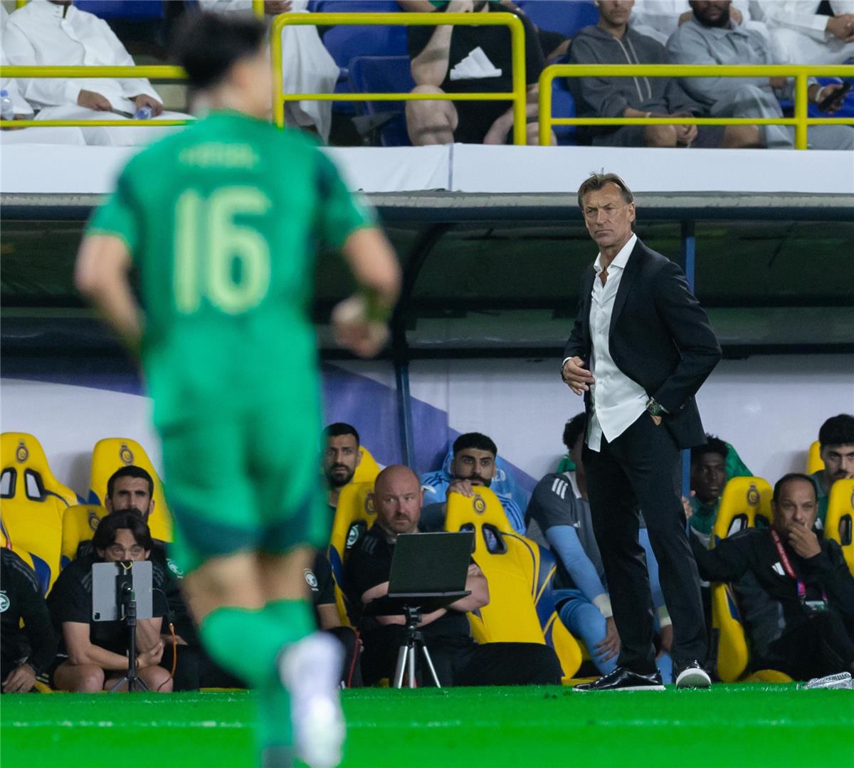 رينارد يستبعد لاعبين من قائمة منتخب السعودية لمواجهة اليابان في تصفيات كأس العالم للإصابة