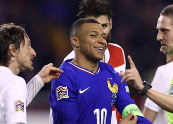 مودريتش ينفعل على مبابي ويوبخه توقف عن التمثيل