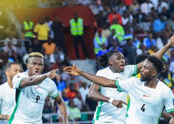 نيجيريا تهزم رواندا بثنائية أوسيمين في تصفيات كأس العالم 2026