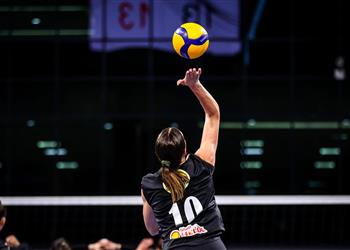 سيدات الأهلي يتأهلن إلى نهائي كأس مصر للكرة الطائرة بفوز كاسح على سبورتنج