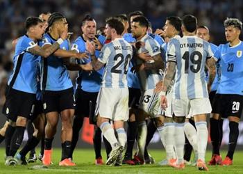 فيديو على أعتاب المونديال الأرجنتين تحقق فوزا ثمينا على أوروجواي في تصفيات كأس العالم 2026