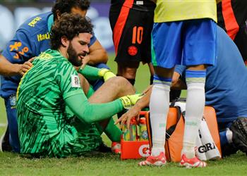 رومانو يوضح موقف أليسون بيكر من المشاركة مع ليفربول بعد الإصابة