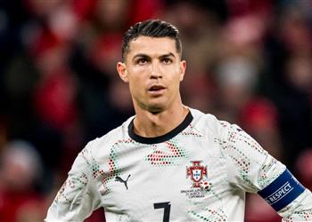 انظروا في عيني رونالدو يثور على الإعلام قبل مباراة البرتغال والدنمارك