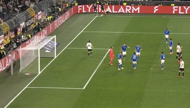 هدف جمال موسيالا المثير في مرمي ايطاليا بدوري الامم الاوروبية