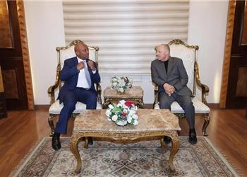 موتسيبي يهنئ هاني أبو ريدة قيادتك ستدعم تطور الكرة الإفريقية وتجعلها ضمن الأفضل في العالم