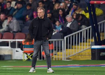 فليك يكشف عن مدة غياب داني أولمو ويؤكد لاعبو برشلونة مذهلون