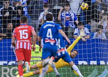 تصريح صادم من أوبلاك بشأن المنافسة على لقب الدوري الإسباني ويحذر برشلونة