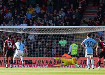 فيديو إيفانيلسون يسجل هدف بورنموث الأول أمام مانشستر سيتي