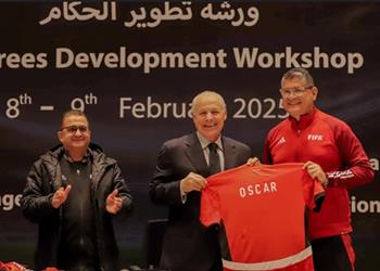 أوسكار رويز يصل القاهرة لبدء مهمته في رئاسة لجنة الحكام