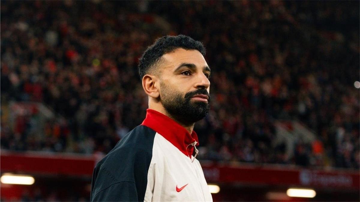 الصالح سبورت : محمد صلاح ينهال بالمديح على زميله السابق: لا يوجد ملك مثله في كرة القدم