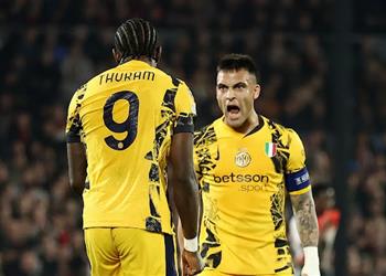 فيديو إنتر ميلان يضع قدم ا في ربع نهائي دوري أبطال أوروبا بثنائية أمام فينورد