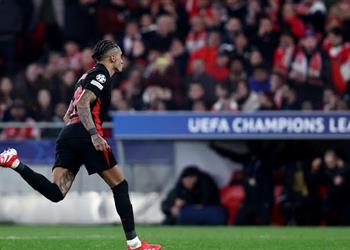 فيديو برشلونة بـ10 لاعبين يحقق فوز ا صعب ا على بنفيكا في دوري أبطال أوروبا