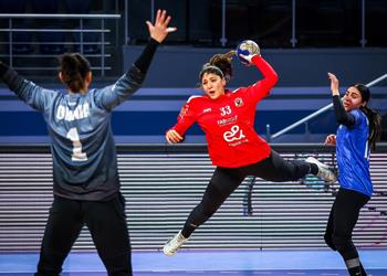 الأهلي يفوز على سموحة ويتوج بـ كأس السوبر المصري لكرة اليد سيدات