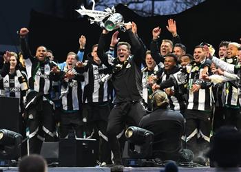 إيدي هاو يمنع تناول الكحول أثناء احتفالات نيوكاسل بكأس كاراباو