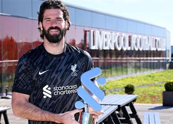 أليسون يفوز بجائزة لاعب مارس في ليفربول ماذا قال عن محمد صلاح