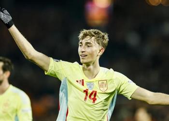 مدافع إسبانيا يغازل ريال مدريد ويصرح مثلي الأعلى سيرجيو راموس