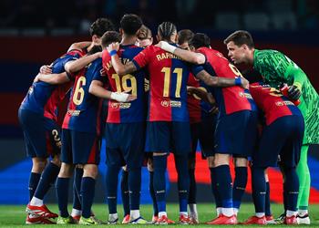 النصر السعودي يراقب لاعب برشلونة أمام دورتموند