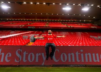 ردود أفعال جماهير ليفربول على تجديد عقد محمد صلاح رفض مكانة شبه الإله في السعودية