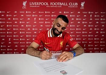باهظة الثمن ديلي ميل توضح سعر ساعة محمد صلاح الفاخرة خلال توقيع عقده الجديد مع ليفربول