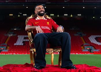 فيديو مدافع في الدوري الإنجليزي عن تجديد عقد محمد صلاح الجميع في ورطة