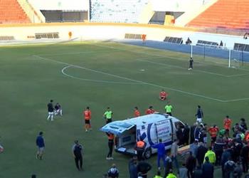 بالفيديو أحمد قندوسي يتعرض لإصابة مروعة أمام فاركو وبكاء اللاعبين