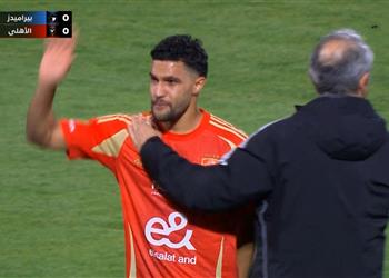 فيديو يحيى عطية الله يغادر مباراة الأهلي وبيراميدز بالدموع