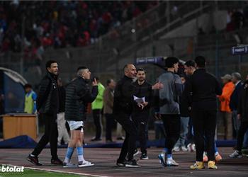 فيديو اشتباك بالأيدي ومشادة كلامية بين محمد شوقي وأحمد زاهر إداري بيراميدز