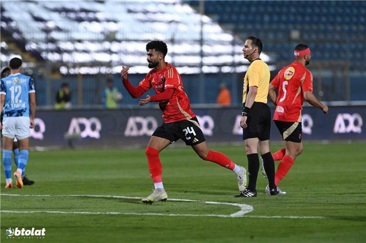 ماكيلي في مباراة الأهلي وبيراميدز