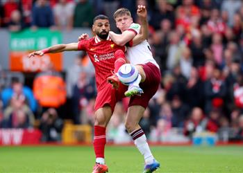 الأفضل في العالم جراهام بوتر لاعب وست هام تلقى درس ا رائع ا أمام محمد صلاح