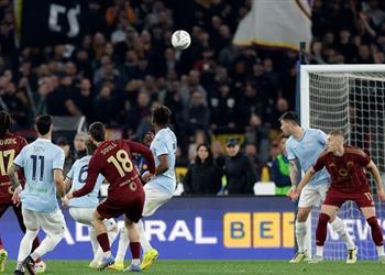 فيديو روما يفلت من الهزيمة في ديربي ممتع أمام لاتسيو بالدوري الإيطالي