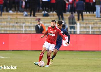 أحمد شوبير يكشف مفاجأة بشأن مشاركة علي معلول في مباراة الأهلي وصن داونز