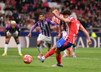 ألفاريز يقود أتلتيكو مدريد لقب الطاولة على بلد الوليد في الدوري الإسباني