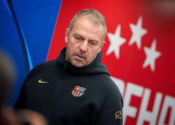 فليك يقرر استبعاد مدافع برشلونة من مواجهة بوروسيا دورتموند