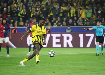 فيديو جيراسي يسجل هدف بوروسيا دورتموند الأول أمام برشلونة