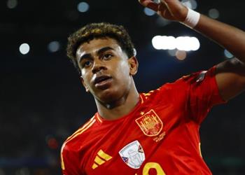 الركراكي تواصلت مع لامين لامال لتمثيل المغرب وكان م خلص ا معي طوال الوقت