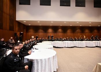 اتحاد الكرة ي طلق معسكر ا مكثف ا للحكام بقيادة أوسكار رويز