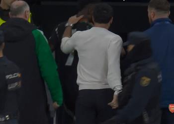 الأمور تزداد اشتعال ا مناوشات بين كارفاخال وساكا في مباراة ريال مدريد وآرسنال