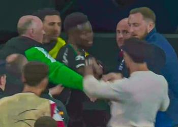 ماركا توضح سبب شجار كارفاخال وساكا وعقوبة محتملة على لاعب ريال مدريد