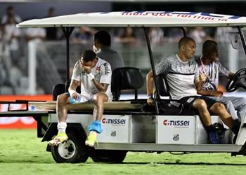 الإصابات المقلقة تطارده نيمار يغادر باكي ا مباراة سانتوس وأتلتيكو مينيرو فيديو