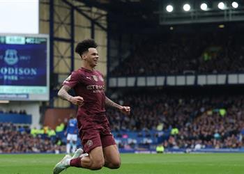 فيديو نيكو أوريلي يسجل هدف مانشستر سيتي الأول أمام إيفرتون