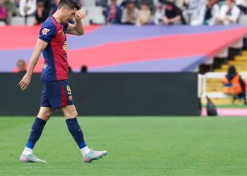 التشخيص المبدئي لإصابة ليفاندوفسكي وموقفه من كلاسيكو برشلونة وريال مدريد