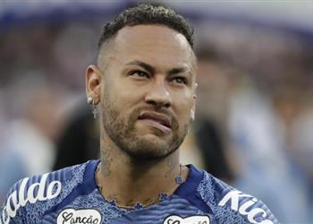 بسبب رقصة جماهير سانتوس تهاجم نيمار وتتهمه بالتهرب من المباريات