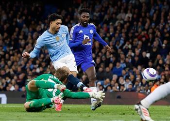 فيديو بخطأ فادح عمر مرموش يسجل هدف مانشستر سيتي الثاني أمام ليستر سيتي