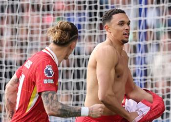 كلمات أقرب إلى الوداع تسيميكاس يشيد بـ أرنولد بعد مباراة ليفربول وليستر سيتي